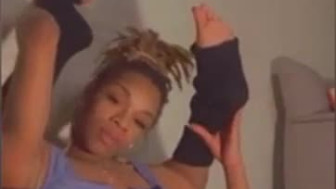 Flexible MILF teases
